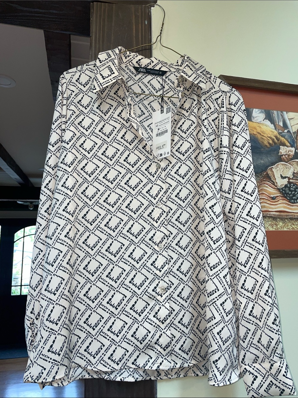 NWT Flowy Zara blouse. Goes with everything. Size XS but runs large.